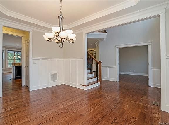 5th image of 6819 Providence Ln