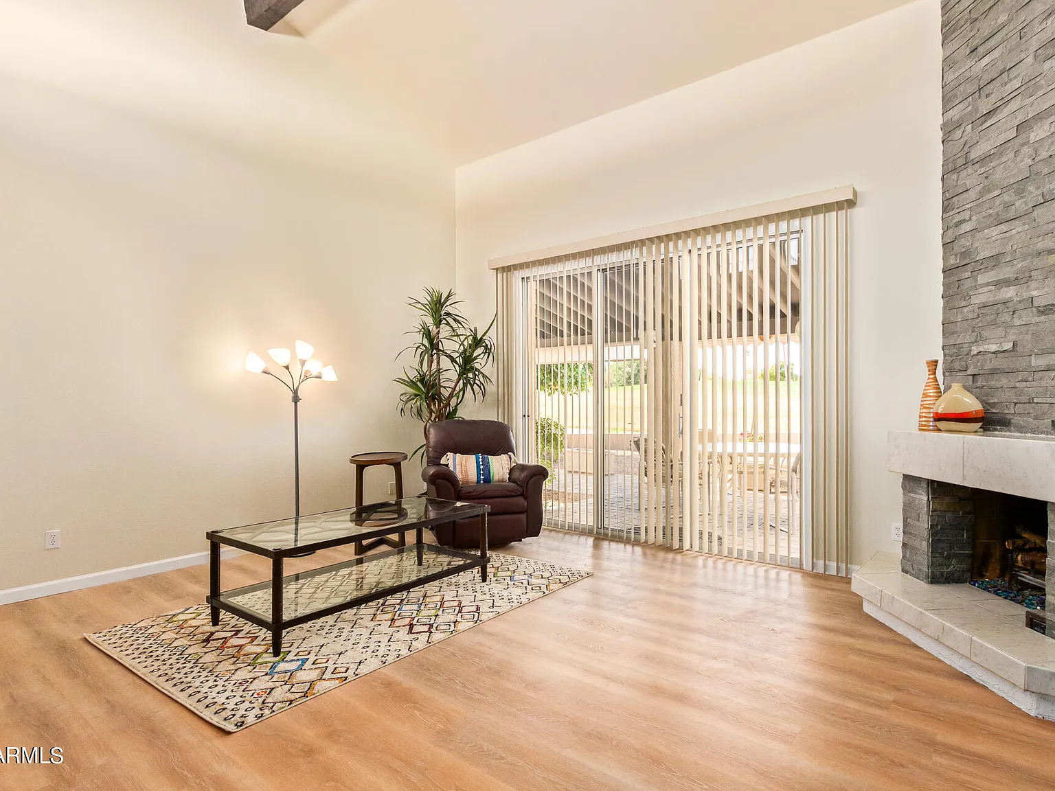 3 bed, 2.0 bath, 1359 sqft, $2,000 — Photo 4