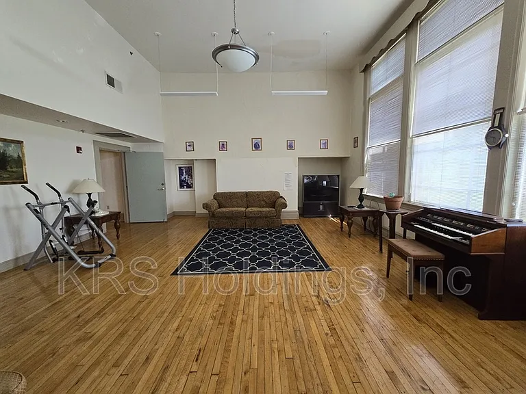 633 W Washington St — Photo 9