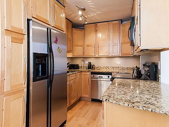 3rd image of 1339 N Dearborn Pkwy #10H
