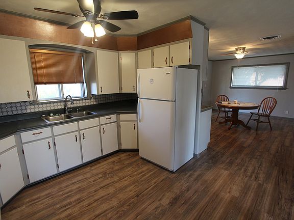 4th image of 1025 Cope Dr