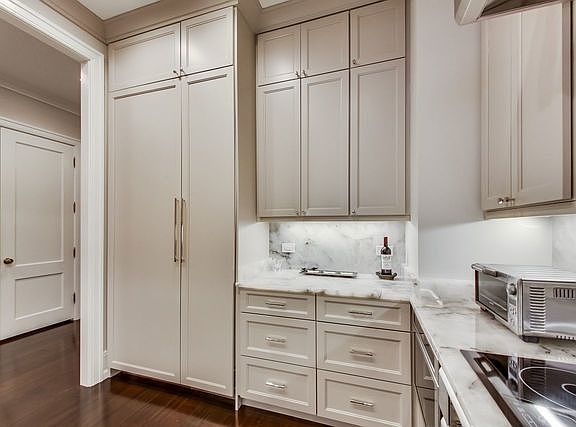4th image of 680 N Lake Shore Dr APT 211