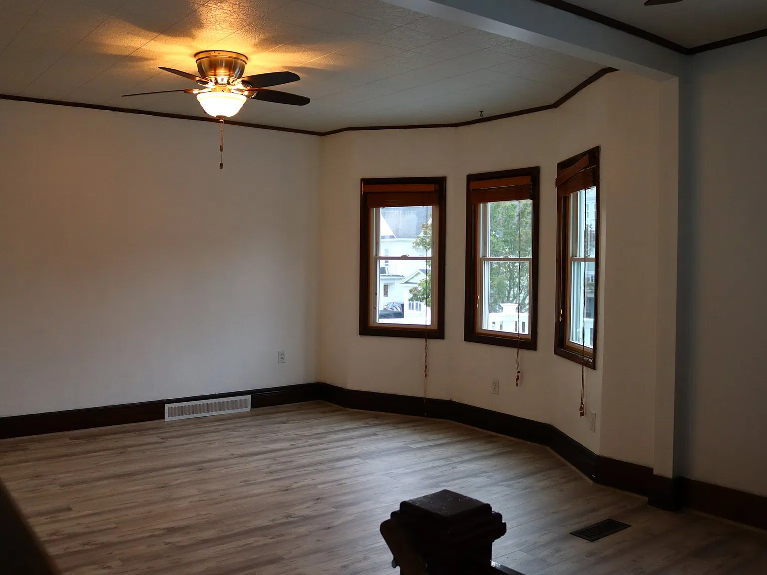 2 bedroom plus office 2nd floor apartment — Photo 2