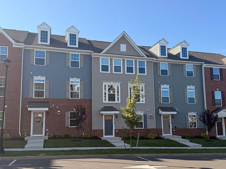 104 Midland Ave — Photo 1