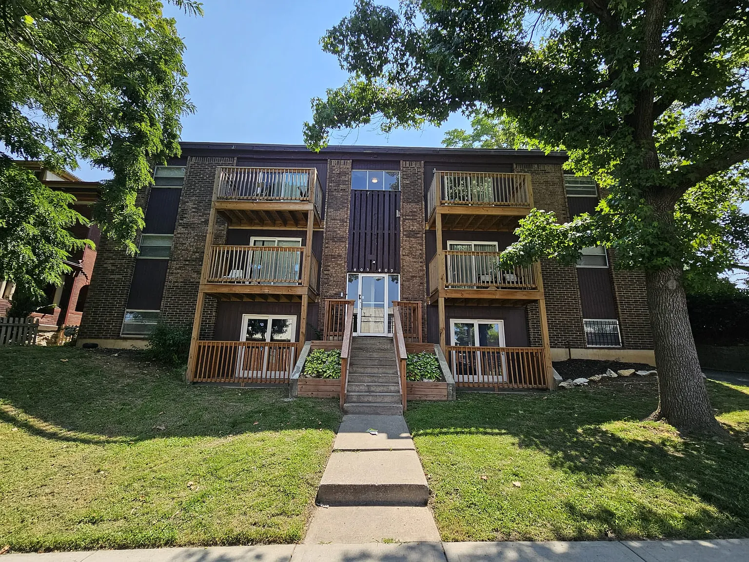 409 Woodland Ave — Photo 2