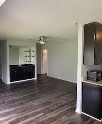 3rd image of 2112 S Glencove Ln