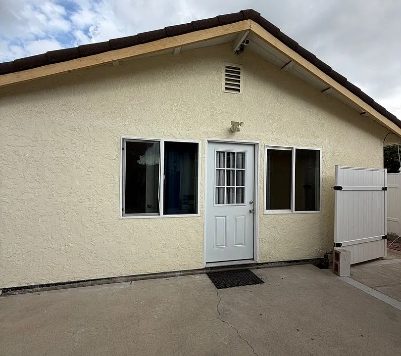 1641 W Buena Vista Ave