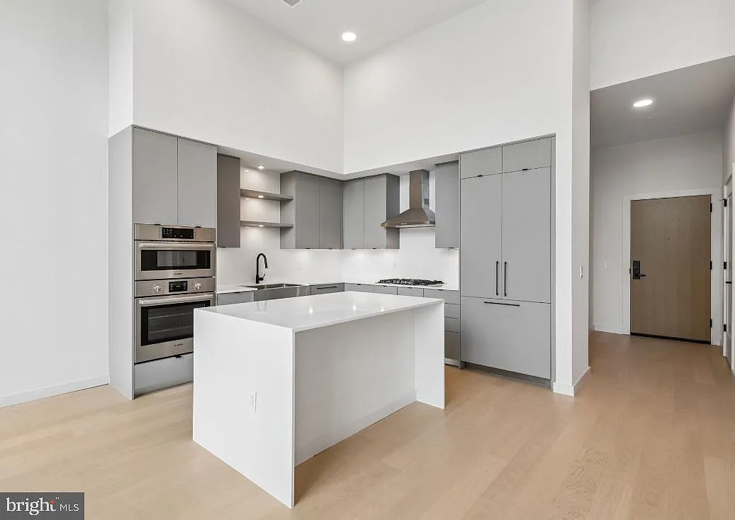 2 bed, 2.5 bath, 1473 sqft, $4,937 — Photo 4