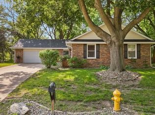 4120 Mary Lynn Dr, Urbandale, IA 50322