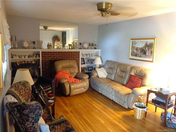 3rd image of 109 Brown Ave