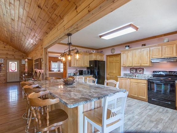 4th image of 21343 Lakeshore Dr