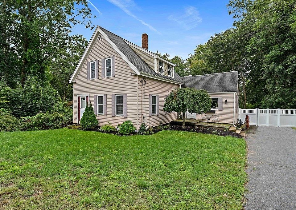 1375 Main St, Hanson, MA 02341