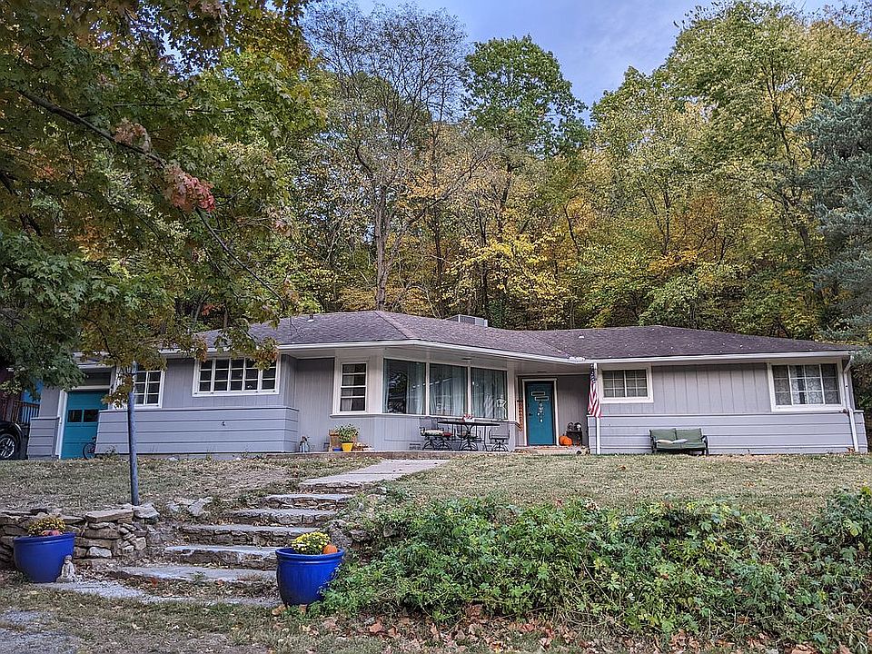 1st image of 415 Lake Forest