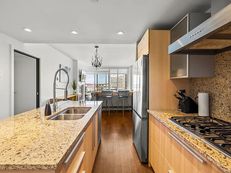 707 Courtney St #1403 — Photo 6