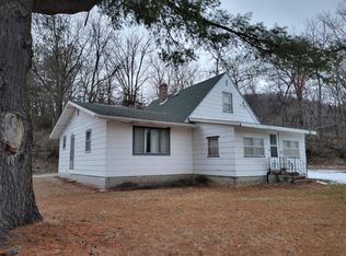 2445 Deep River Rd, Peterson, MN 55962