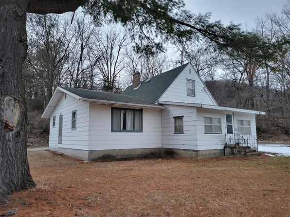 2445 Deep River Rd, Peterson, MN 55962