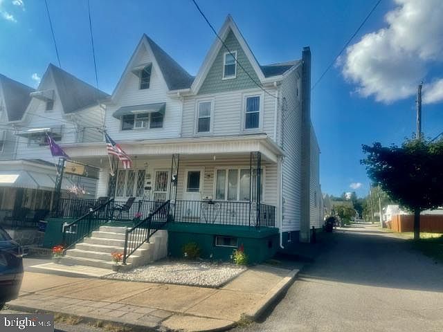 1st image of 517 W Chestnut St