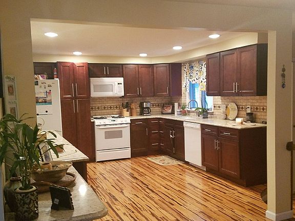 3rd image of 90 Lou Dr