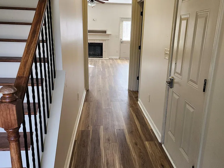 2507 Ridgewood Dr — Photo 2