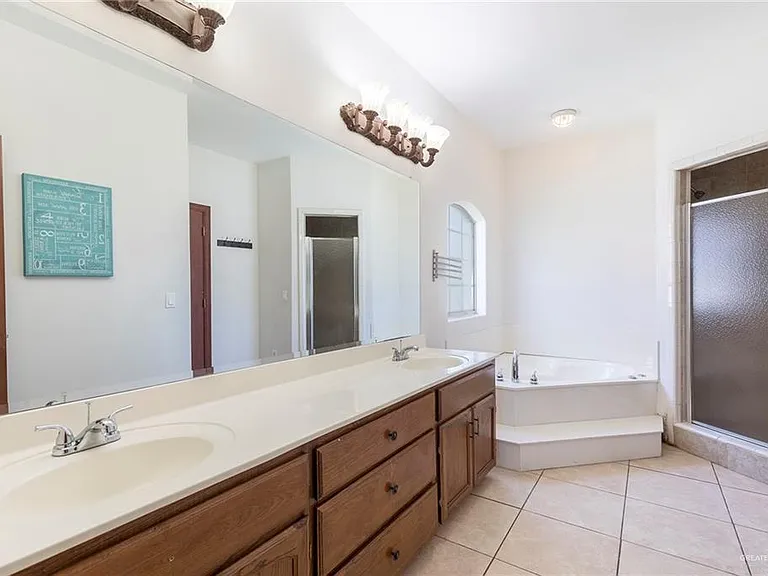 1213 Rhett Dr — Photo 11