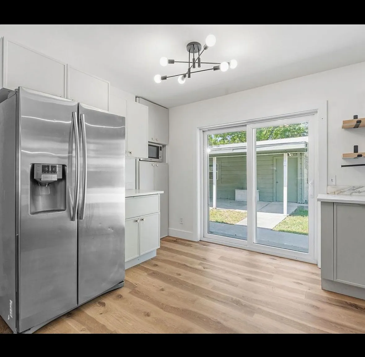 3 bed, 2330 sqft, $2,950 — Photo 2