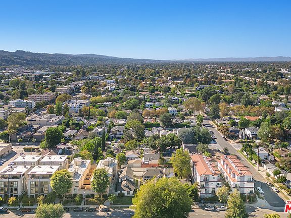 3rd image of 4445 Tujunga Ave