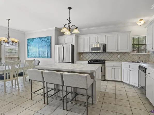 18024 Manning Dr, Prairieville, LA 70769