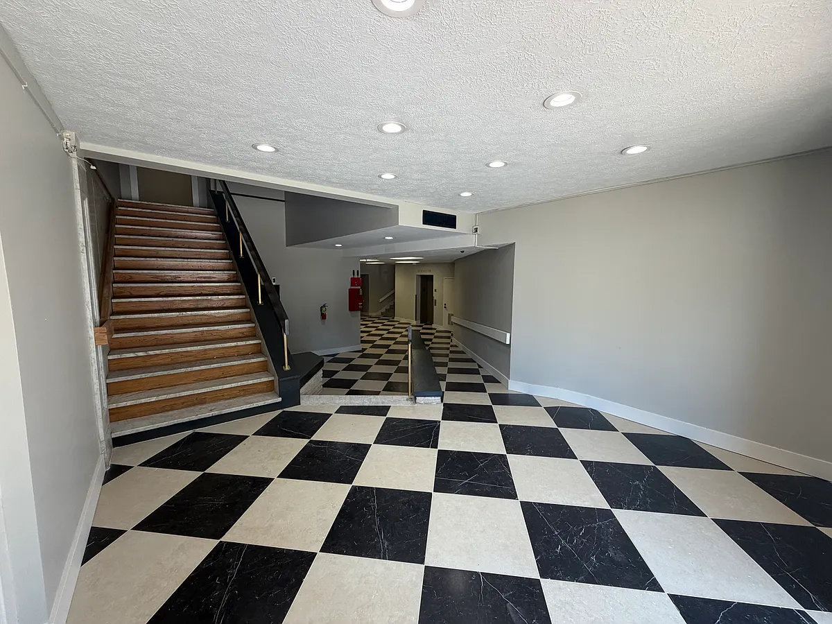 Building Photo - 400 N Main St #203