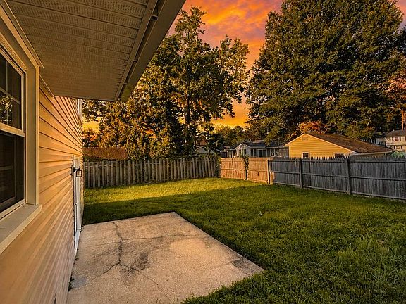3rd image of 5014 Nicholas Rd