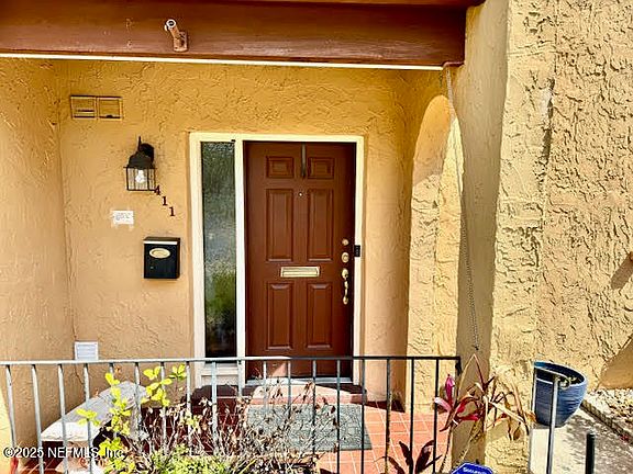 2nd image of 411 ABINGDON Place #86