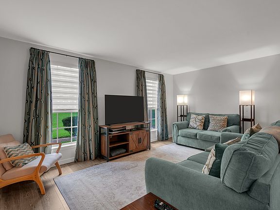 5th image of 207 Plantation Ct