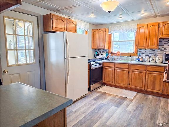 5th image of 6774 Forest Ave