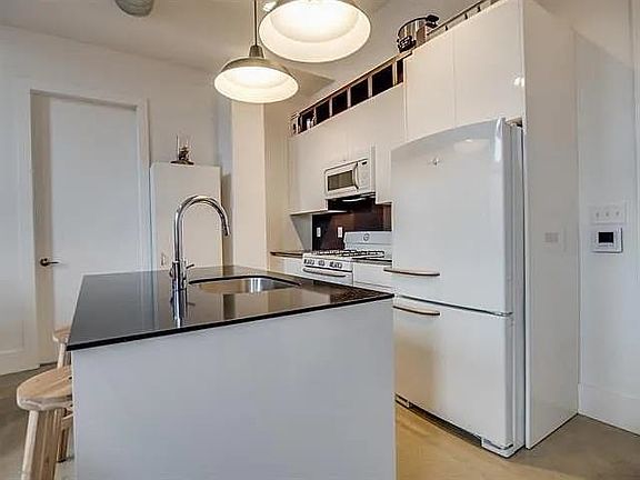 5th image of 8 Erie St APT 202