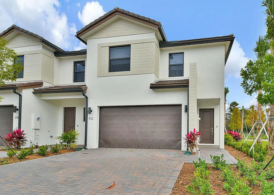 706 Del Vista Rd