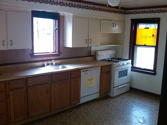 5th image of 132 Sherman St