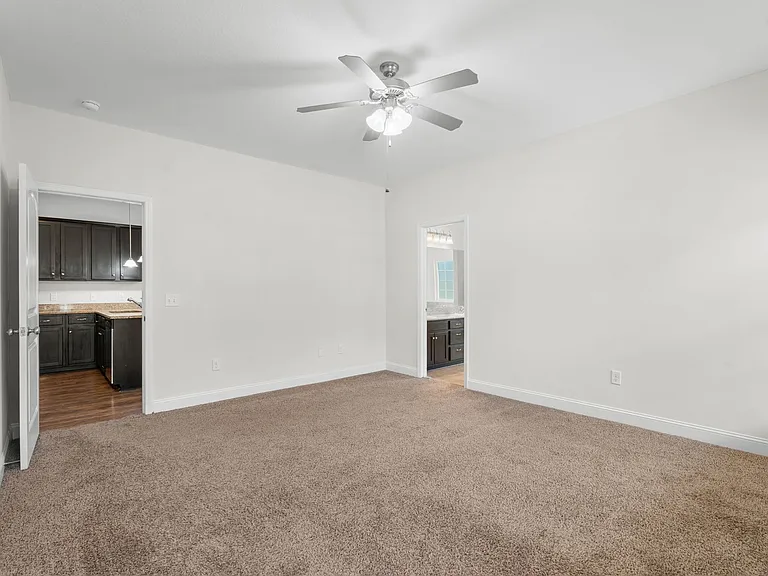 102 Ledbury Cv — Photo 13