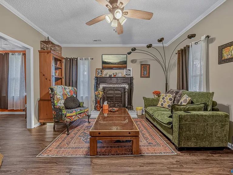 1231 Oshaughnessy Ave NE — Photo 7