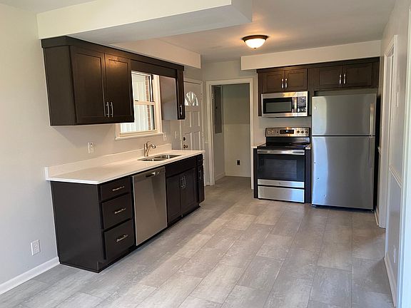 3rd image of 47 Hillsboro Rd