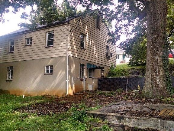 5th image of 1010 Highland Ave SE
