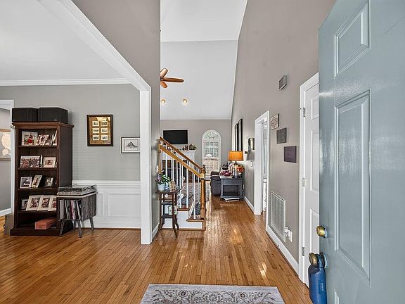 3rd image of 120 Wexford Dr NE