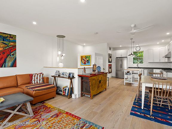 4th image of 10 Beekman Street #2