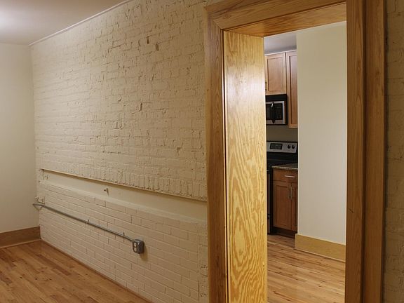 3rd image of 1723 Summit Ave APT 205