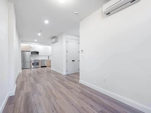 5th image of 270 Sullivan Pl #5D