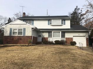 18 Edna Dr, Syosset, NY 11791