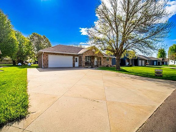 3rd image of 818 Church Hill Dr