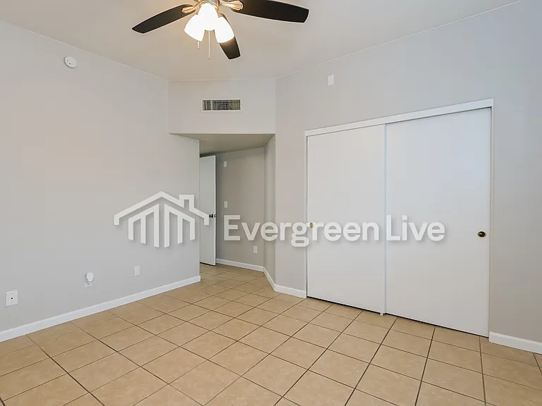 149 W Lee St — Photo 14