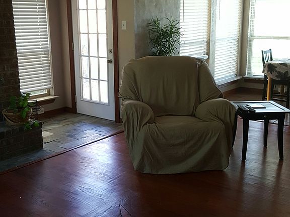4th image of 705 Westwind Ln