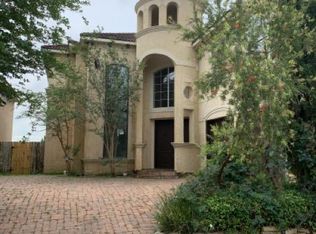 2 Mariners Ln, Kemah, TX 77565