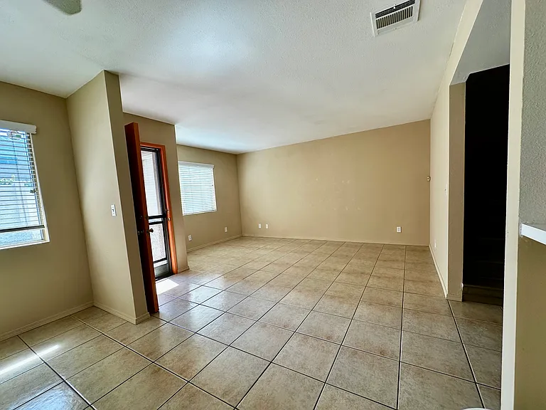 2447 Huntington Dr #11 — Photo 6