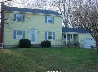 16 Hopkins Dr, Niantic, CT 06357